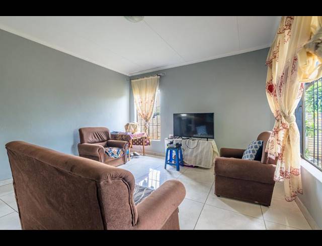 5 BEDROOM HOUSE FOR SALE IN HOWICK WEST